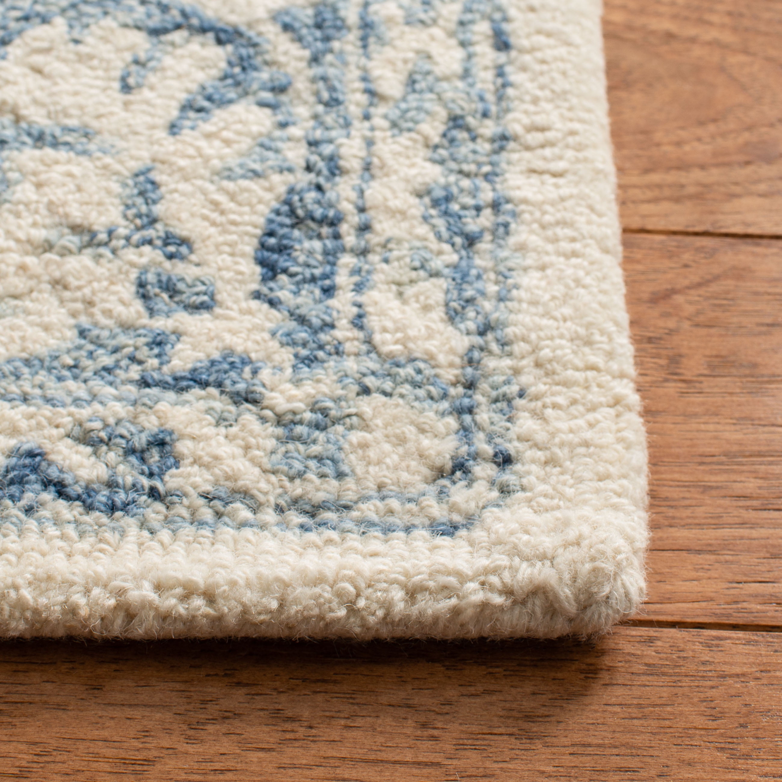 SAFAVIEH Blossom Munya Oriental Area Rug, Ivory/Blue, 4' x 6'