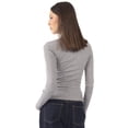 thumbnail image 2 of Sueter Quarry slim fit básico para mujer, 2 of 5
