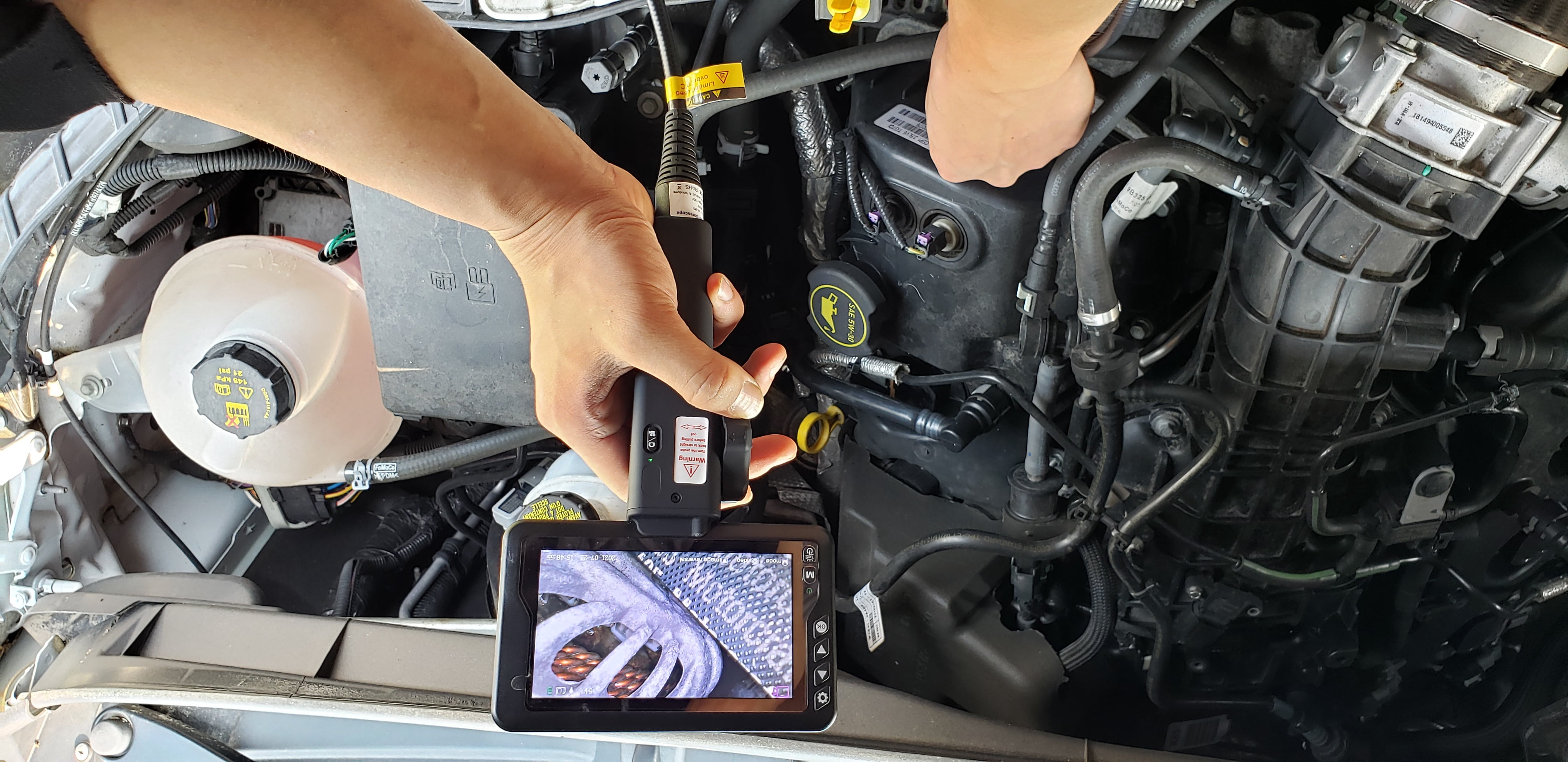 Vividia VA-850 LCD/WiFi Two-Way Articulating Borescope Videoscope Inspection Camera with 0.335"/8.5mm Diameter 3.3ft Long Probe 1920x1080 Resolution and IPS 4.5" LCD Monitor and Wireless for iOS & And
