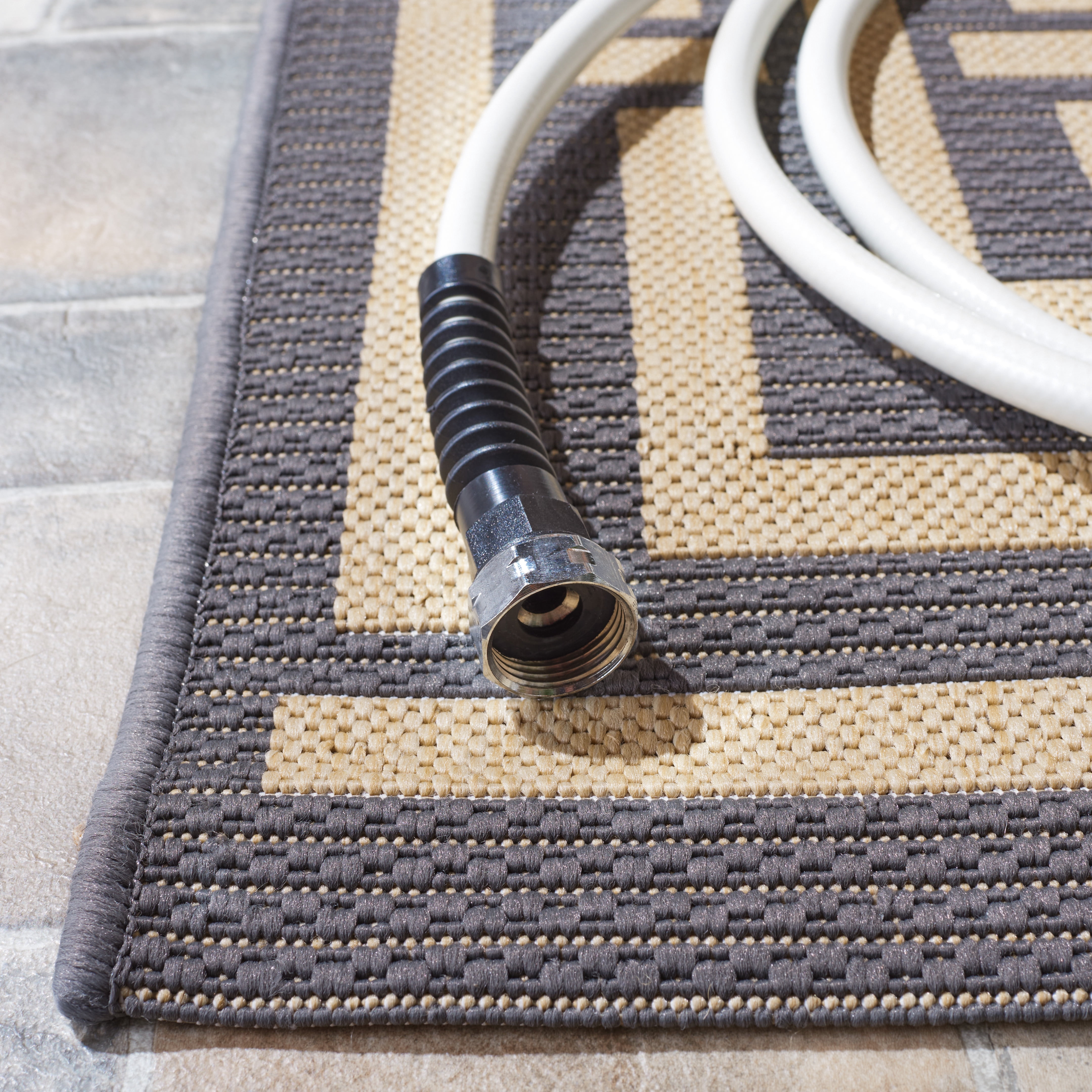 Safavieh Courtyard Ariana Geometric Indoor/Outdoor Runner Rug, Gray/Cream, 2'3" x 18'