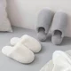 thumbnail image 5 of Xiao Hua Pantuflas cálidas de felpa planas para el hogar, pantuflas cálidas con un solo paso, pantuflas de felpa blancas, talla 40-41, 1 par, 5 of 5