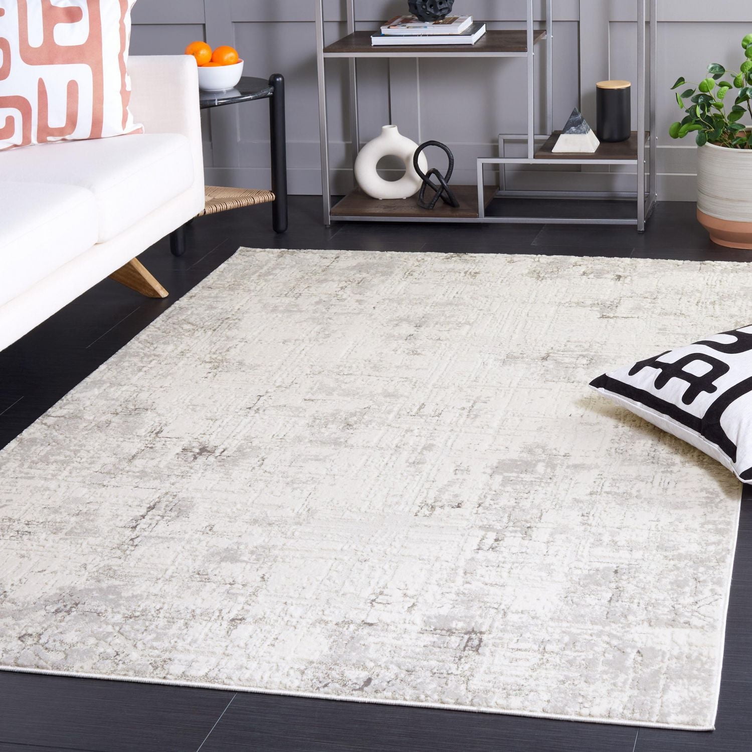 SAFAVIEH Hanna Lynna Distressed Area Rug
