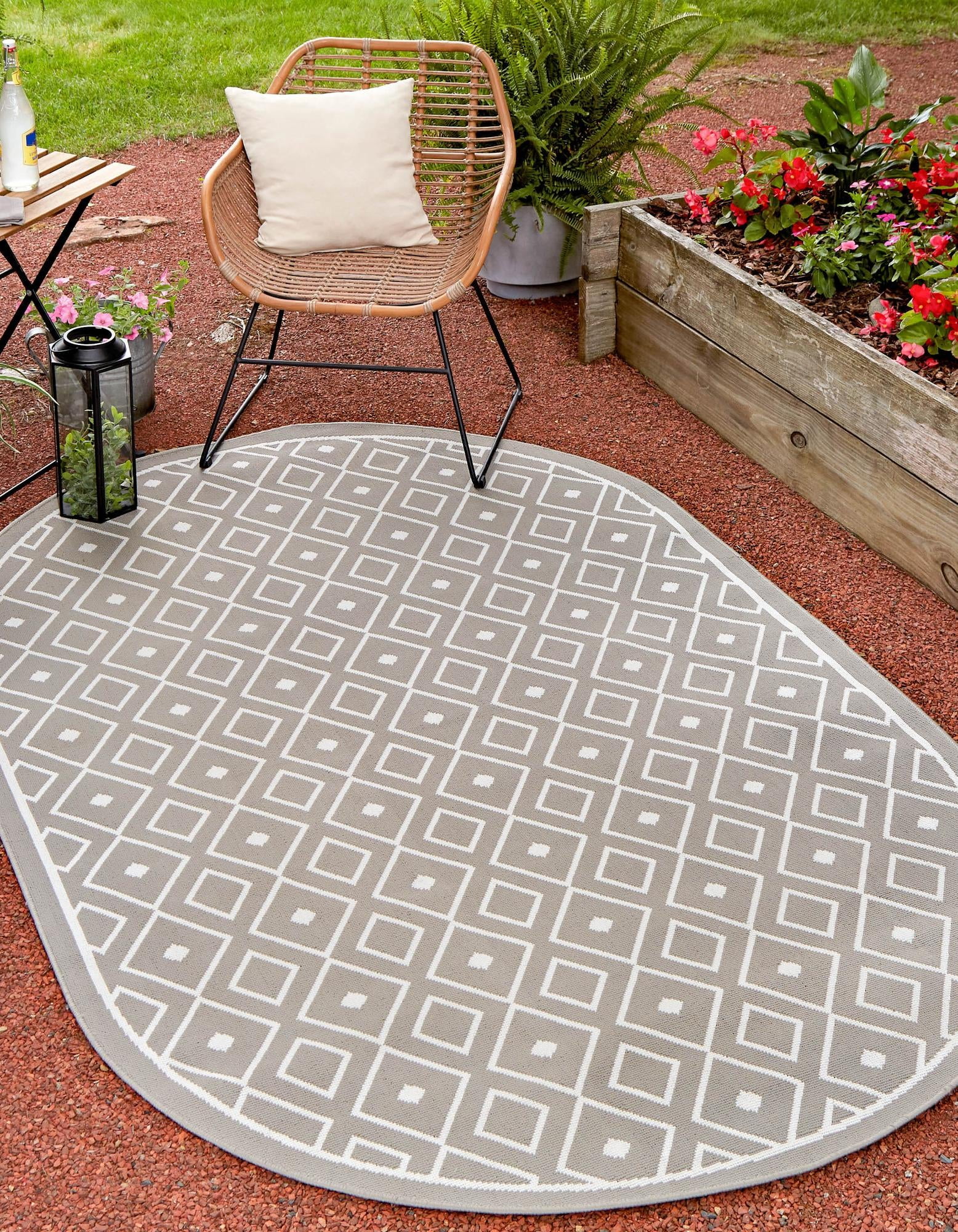Outdoor Lattice Collection Rug 5' x 8' Oval Gray Flatweave