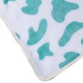 thumbnail image 5 of Manta cálida para mascotas, lindo estampado de vaca, forro polar suave, cómoda manta mullida para perros, gatos, otoño e invierno, azul, estampado de vaca S, 5 of 5
