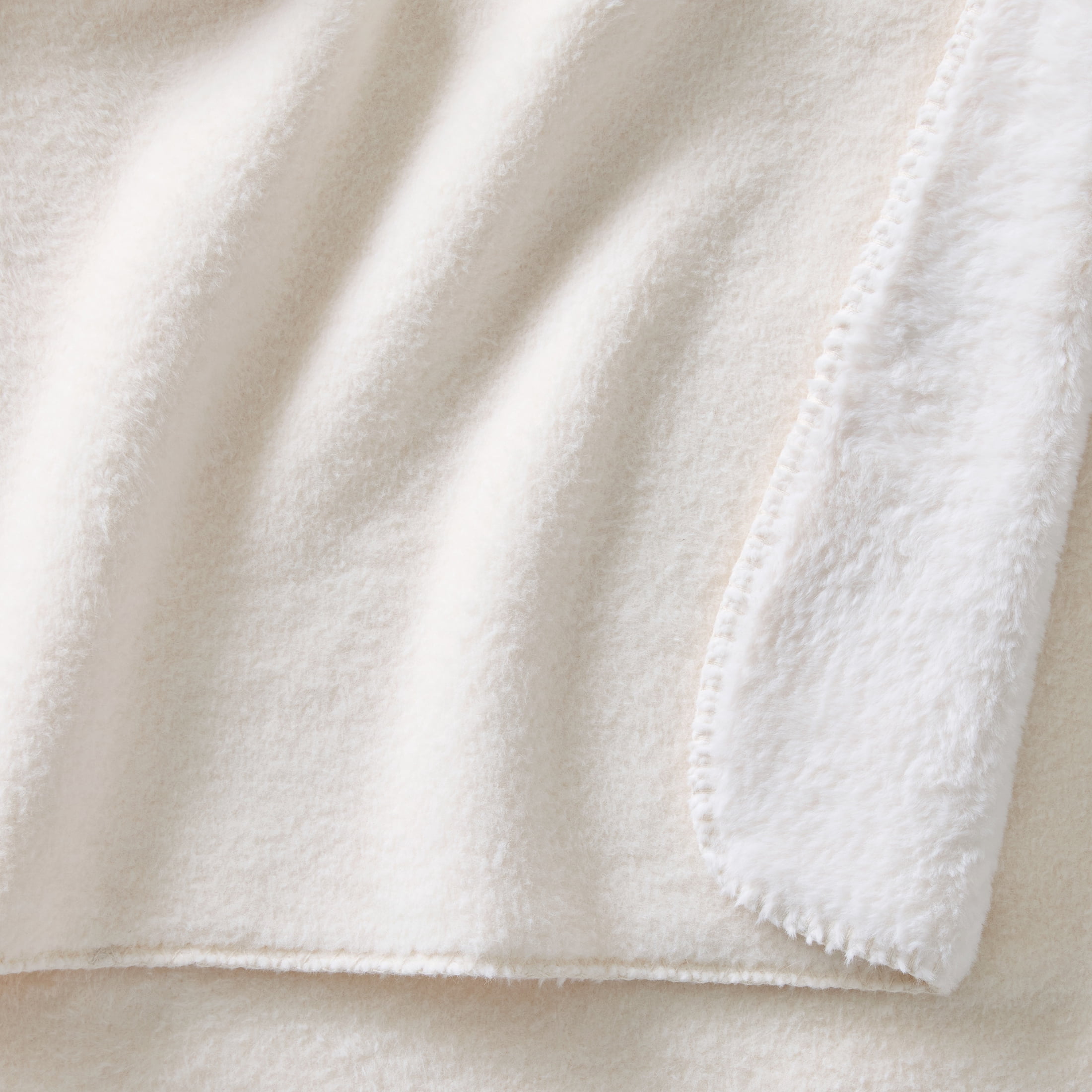 Better Homes & Gardens Vanilla Dream Faux Wool Reverse to Faux Fur Throw, 50" x 72"