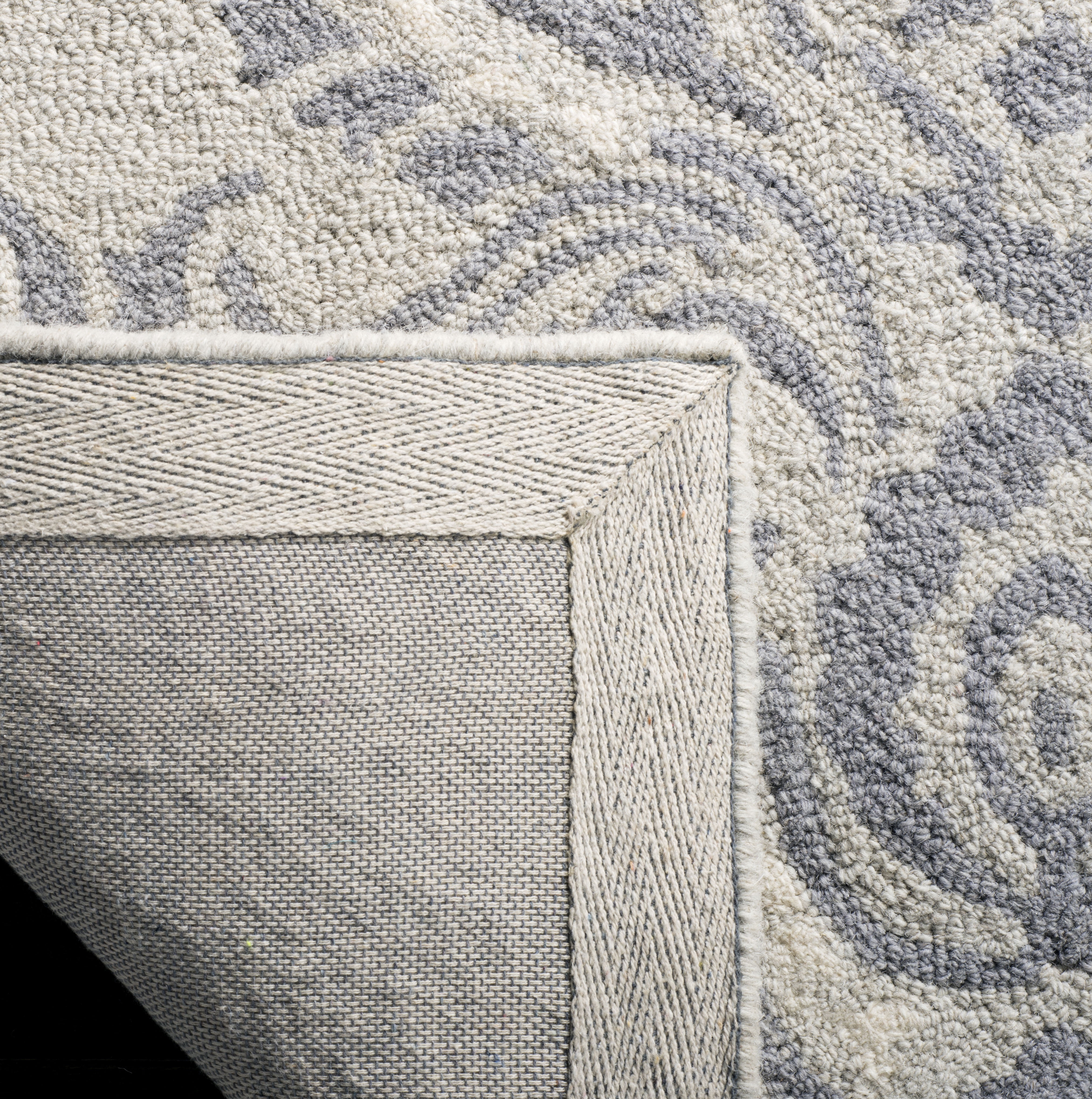 SAFAVIEH Blossom Travis Damask Wool Area Rug, Light Grey/Ivory, 6' x 6' Square