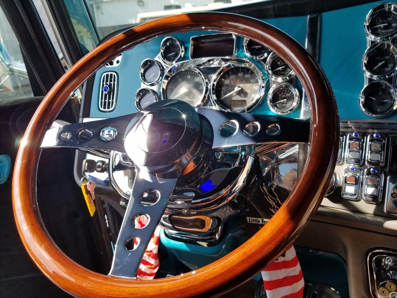 Kenworth Peterbilt Truck Steering Wheel & Hub Kit 18" Chrome Indie