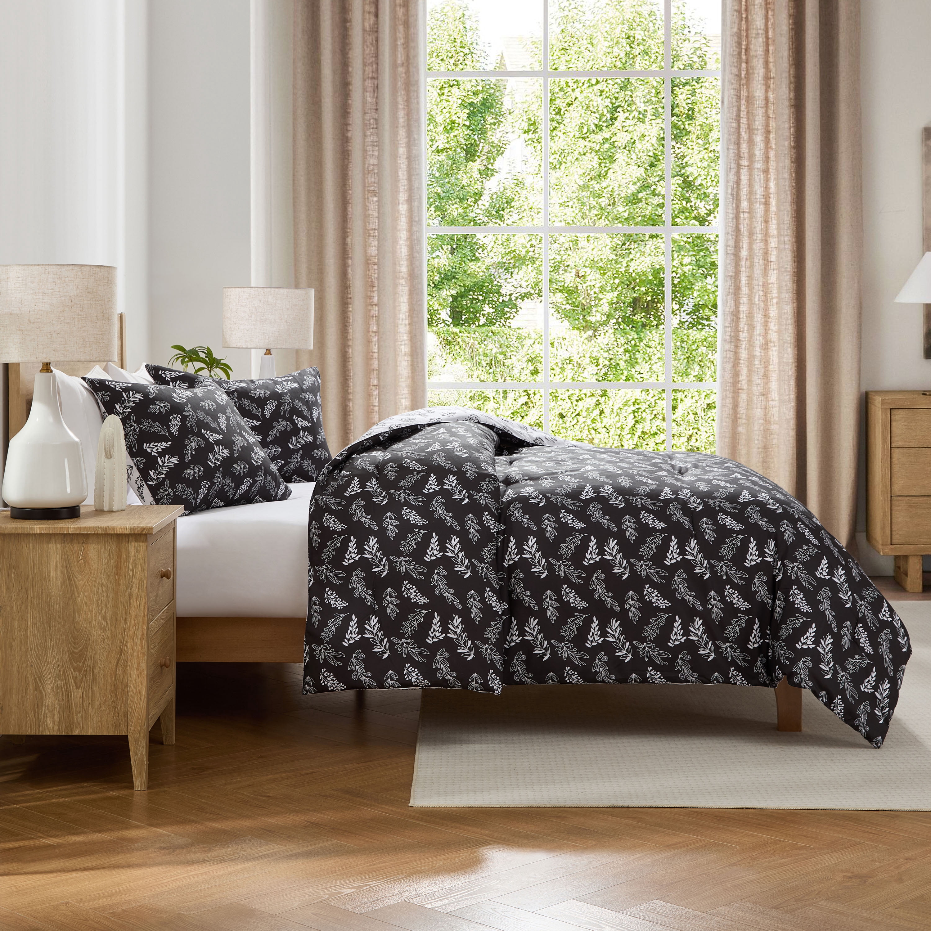LammaLoe Queen comforter set, 3 Piece Botanical Bed in a Bag, Reversible Bedding Comforter Set with Sheets, Modern Bed Set, Jet Black/Optical White