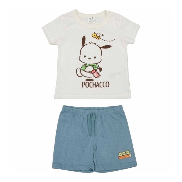 conjunto samni para niño estampado blanco talla 3x 2 piezas, playera blanca con estampado frontal del personaje Pochacco en marrón y verde; short azul claro con cintura elástica y jareta, vista frontal centrada, corte cómodo y tela ligera que permite libertad de movimiento, adecuado para casa, paseo o actividades casuales.