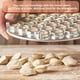 thumbnail image 4 of Molde para dumplings redondo para el hogar, herramienta para envolver dumplings con 37 agujeros, molinillo para dumplings de aluminio, 1 unidad ER, 4 of 5