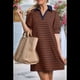 thumbnail image 4 of Vestido Corto Informal de Verano A Rayas con Cuello en V, Corta, Holgado, Corte A, Café Niñera, Talla L, 4 of 10