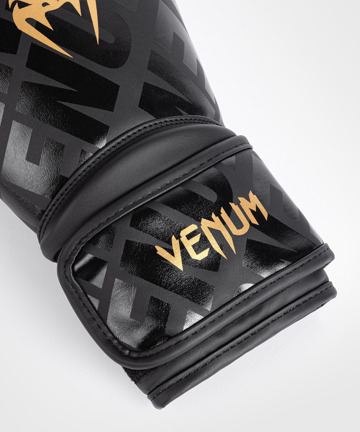 Venum Contender 1.5 XT Boxing Gloves - Black/Gold - 10-Ounce