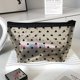 thumbnail image 1 of Bolsa de maquillaje de malla con forma de corazón para niñas, portátil, de gran capacidad, transpirable, para guardar pintalabios, 1 of 6