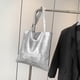 thumbnail image 5 of Bolso de hombro para mujer Bolso de mano Bandolera | Cuero PU | Correa ajustable | Bolsa multiusos | Estilo casual holgado | Se adapta a las gafas de sol de la billetera del teléfono | 14,6 x 14, 5 of 6