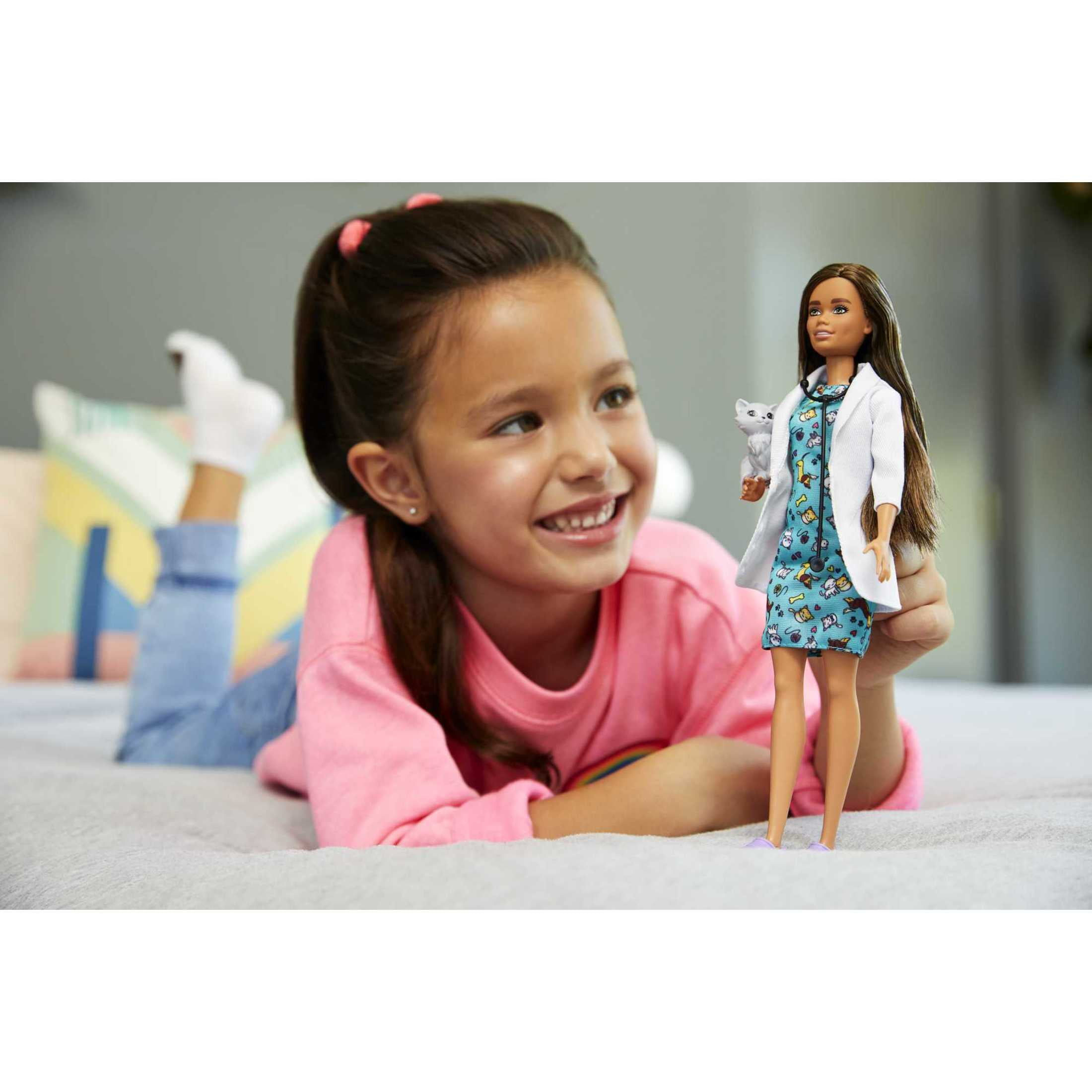 Barbie Pet Vet Fashion Doll Brunette with Medical Coat, Kitten Patient & Accessories
