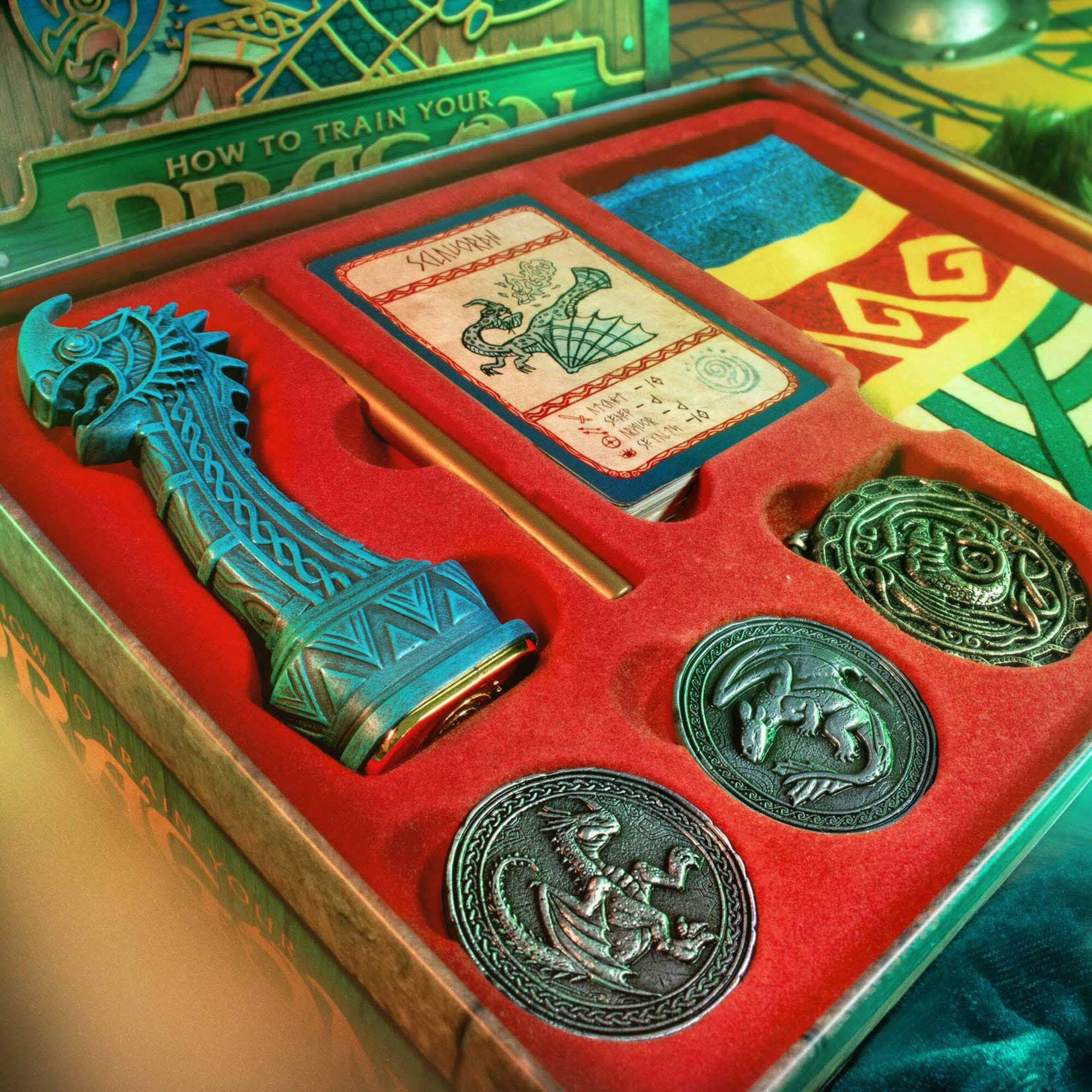 Doctor Collector: How To Train Your Dragon - Hiccup´s Memories - Ultimate Collector's Tin Box, Movie Props, Photos, Maps, Coins, Authentic Memorabilia