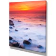thumbnail image 2 of Coucher de soleil rouge vif sur la côte rocheuse, 2 of 3