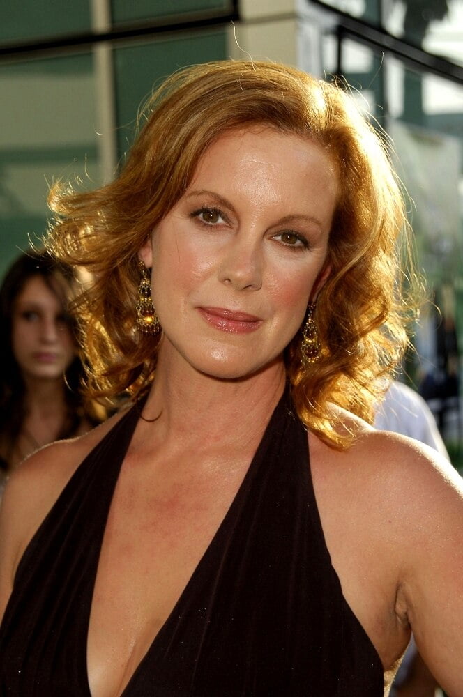 elizabeth perkins facelift