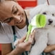 thumbnail image 2 of Cepillo de champú de mango largo con dispensador de líquido, masajeador de cuero cabelludo de cerdas suaves para humanos y mascotas, herramienta de limpieza de cabello húmedo o seco, visualización, 2 of 3