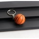 thumbnail image 4 of Llavero deportivo de baloncesto, voleibol, fútbol, colgante de bola de simulación de cuero PU, suministros para fanáticos, pequeños obsequios creativos, 4 of 5