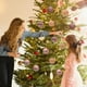 thumbnail image 4 of Set de adornos navideños inquebrantables de 12 piezas | Decoraciones de árbol navideño de plástico multiestilo – azul, dorado, rojo, verde menta, rosa | Ligero, fácil de colgar para casa, fiesta o, 4 of 7