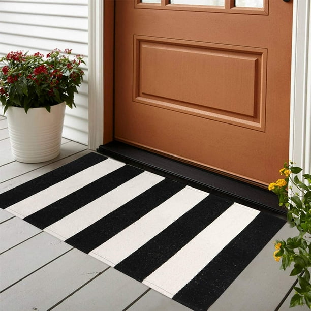 Alfombra LEEVAN tejida de algodón a rayas blancas y negras de 60 x 90 cm