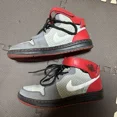 thumbnail image 1 of Air Jordan Alpha 1 Espadrilles Rouge Argent Extérieur, 1 of 4