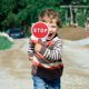 thumbnail image 4 of Juego de 2 señales de stop y go, de mano, de doble cara, rojas y verdes, de PVC, impermeables, para la enseñanza de la seguridad vial, 4 of 7