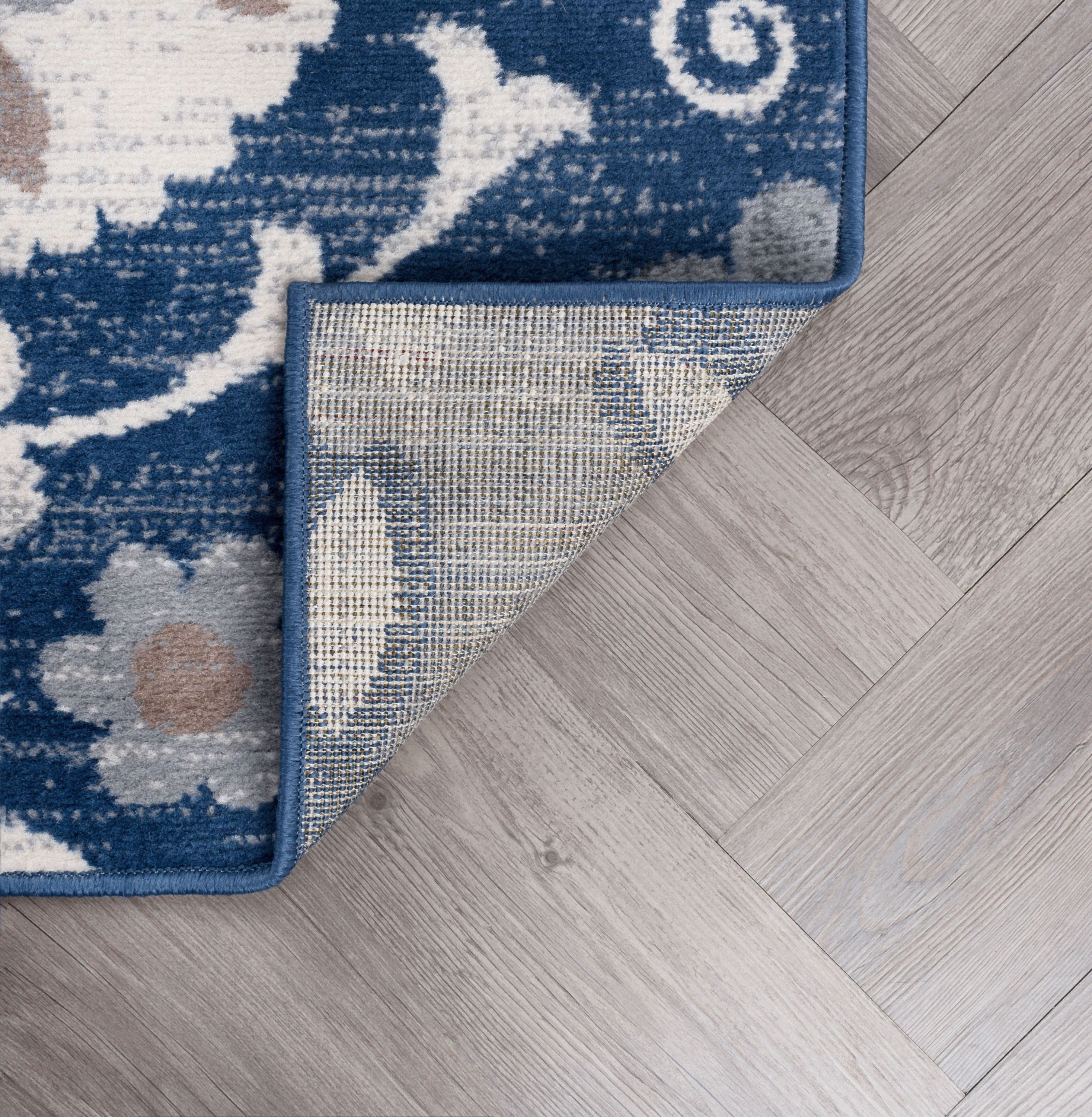 Madison Transitional 5' x 7' Navy and Cream Polypropylene Indoor Area Rug