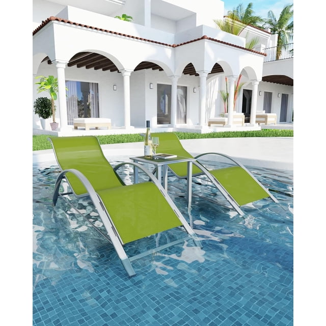 GloryStar Ensemble de 3 Chaises de Piscine Inclinables d'Extérieur, Chaises Longues en Osier avec Dossiers Réglables, Coussins Imperméables, Tables d'Appoint et Porte-Gobelets