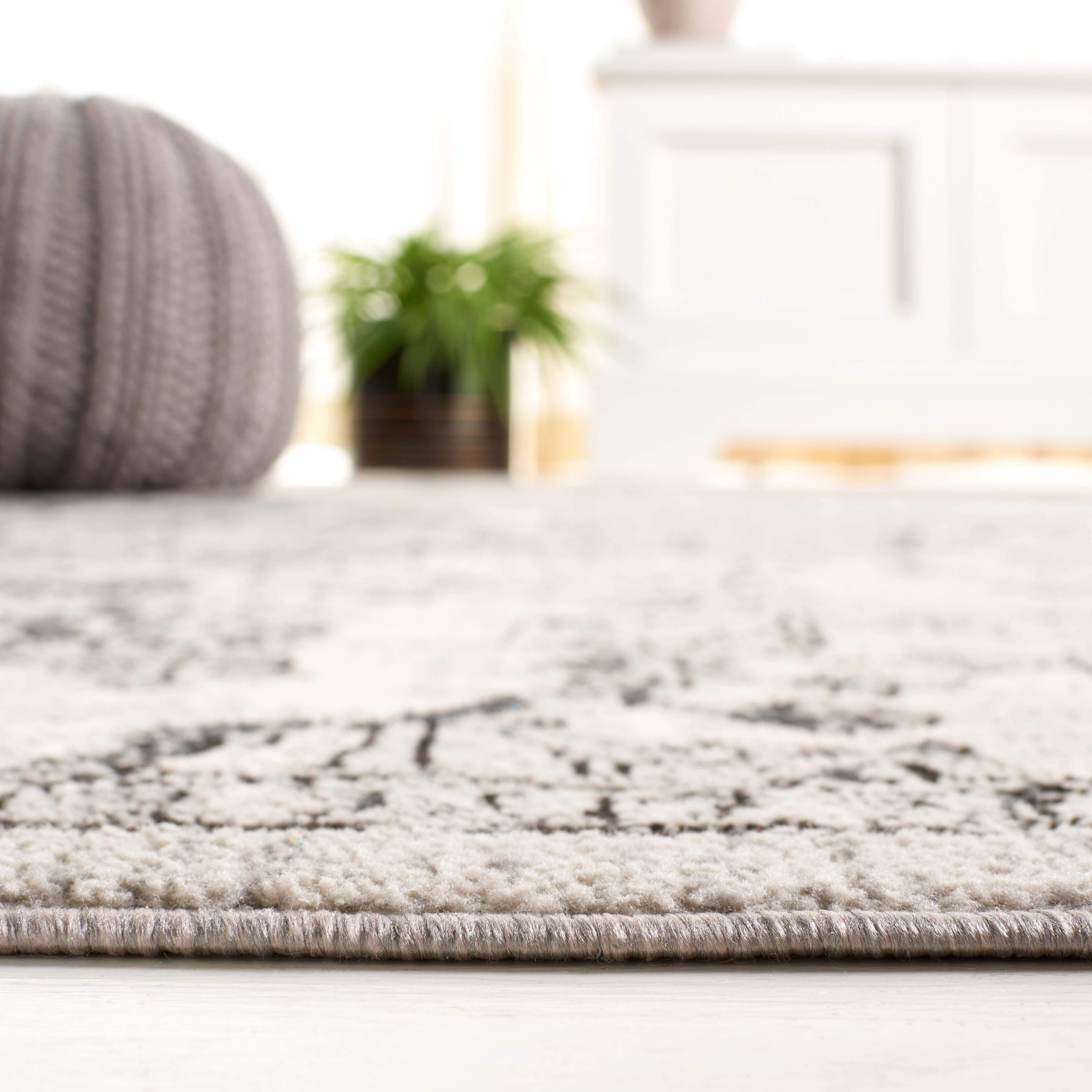 SAFAVIEH Odyssey Edith Floral Area Rug, Grey/Dark Grey, 4' x 6'