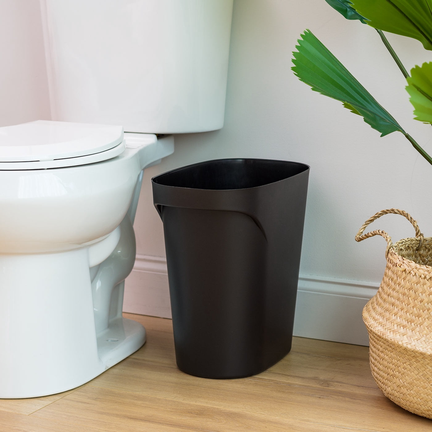 IRIS 6 Gal / 24 Qt Plastic Wastebasket Trash Cans for Home, Office, Bedroom, Bathroom, Black