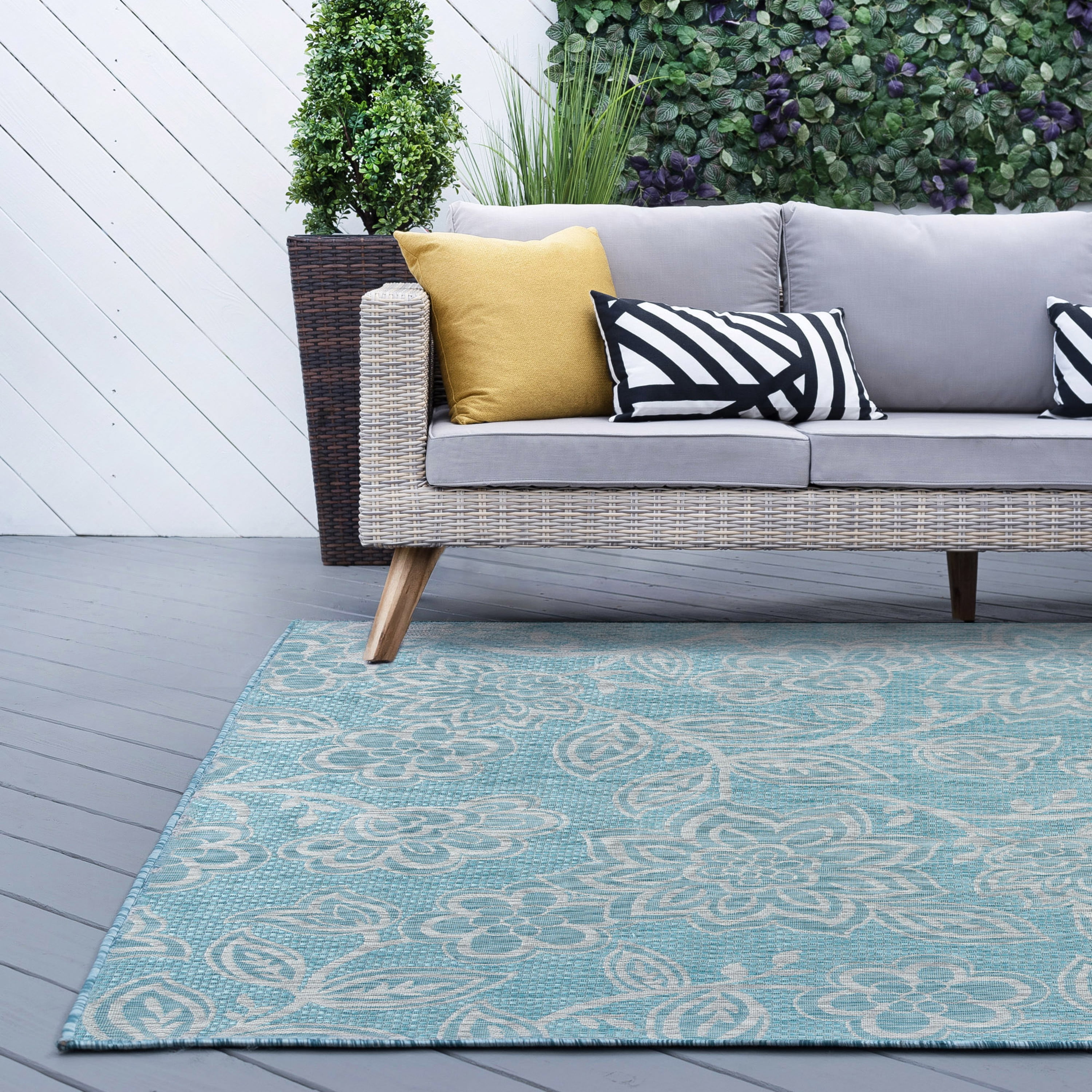 Veranda Transitional 5' x 7' Seafoam and Light Gray Polypropylene Outdoor Area Rug