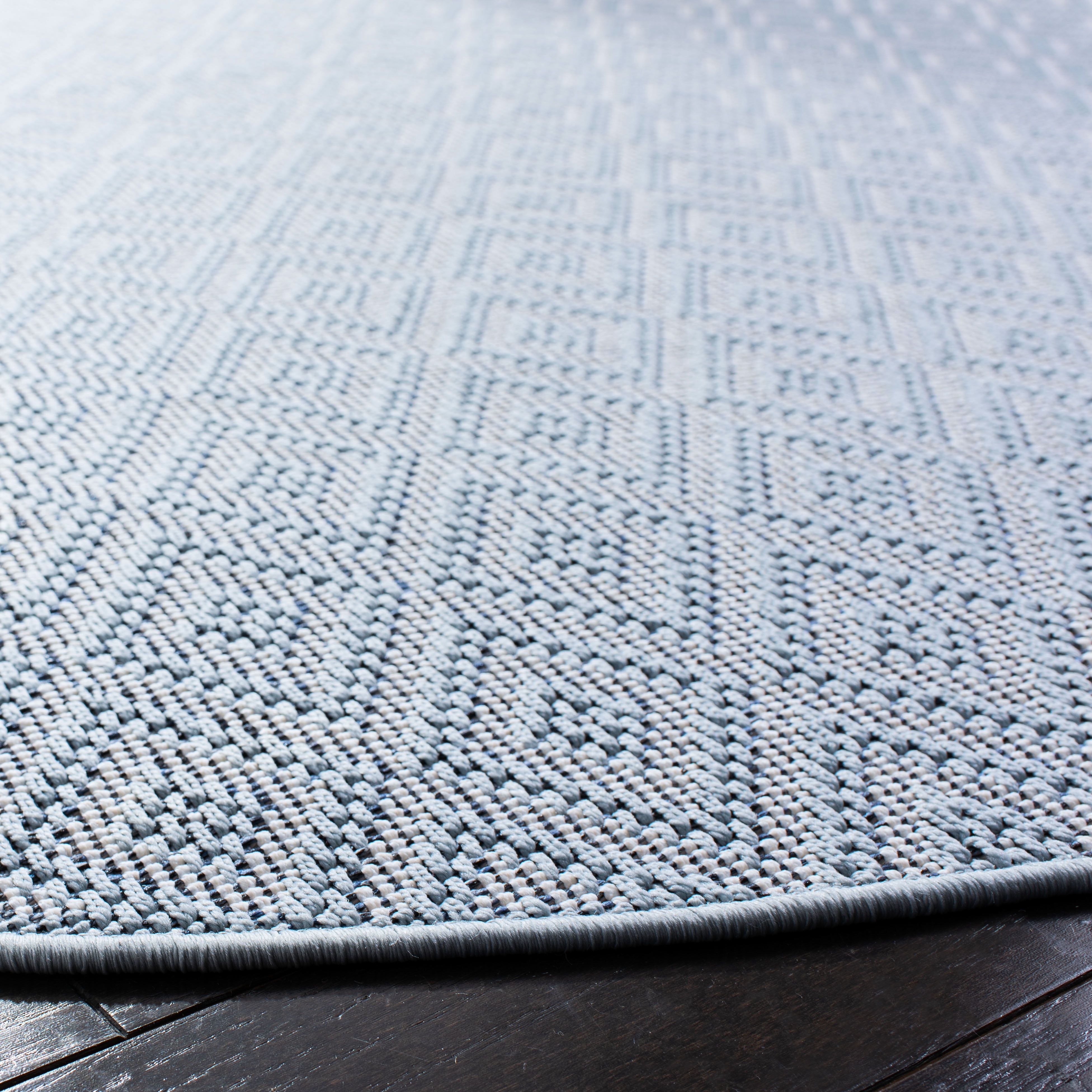 SAFAVIEH Machine Washable Rug Indoor/Outdoor Bermuda Collection - Bermuda Rio Geometric Indoor/Outdoor Area Rug, Light Blue/Cream, 5'3" x 5'3" Round
