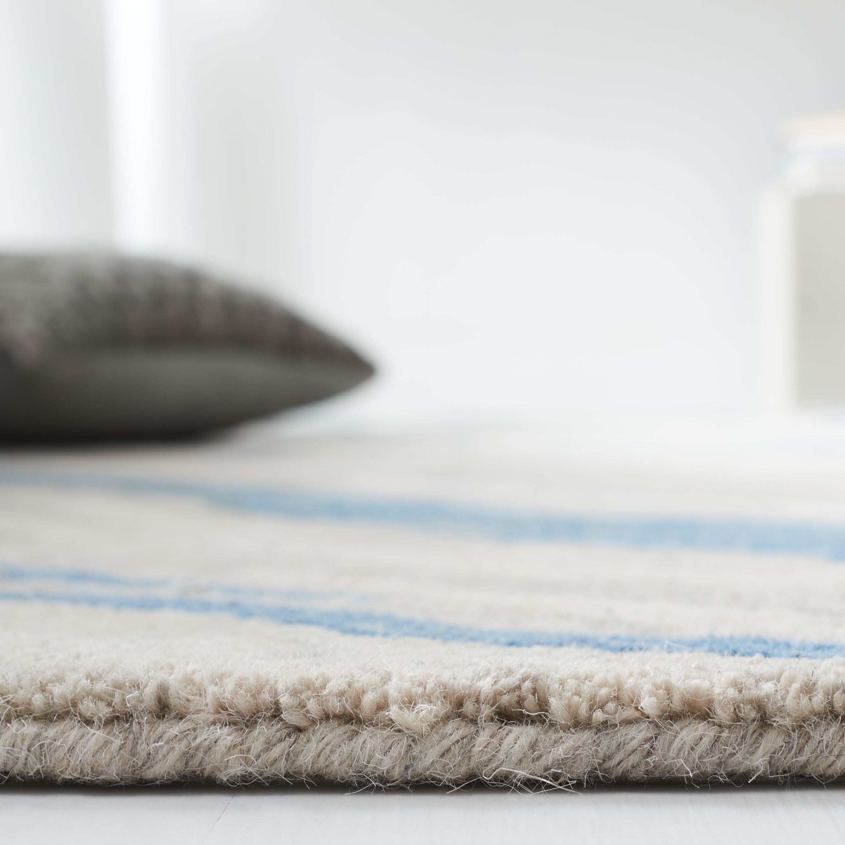 SAFAVIEH Soho Vasilis Abstract Area Rug, Blue/Beige, 8' x 10'