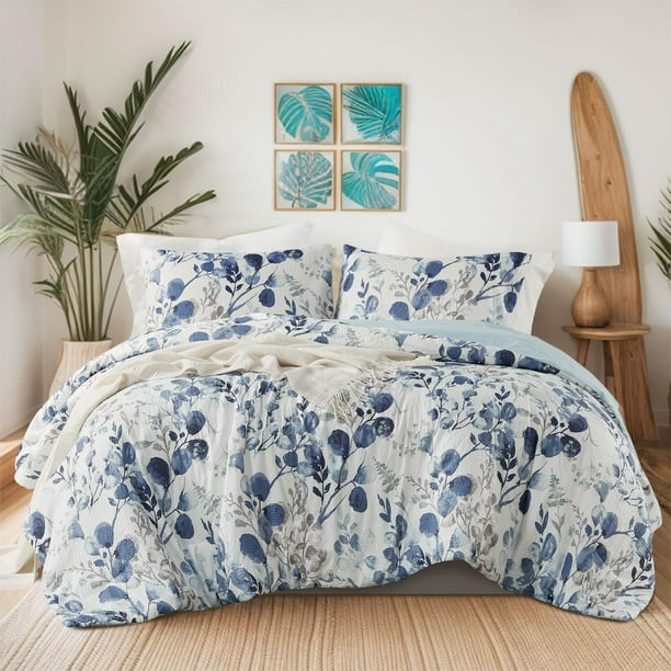 Regency Heights Juego de Edredón Floral Reversible de Seersucker Tamaño Matrimonial O Queen, Juego de Cama de 3 Piezas con Flores Botánicas Ligeras en Azul Marino y Azul Marino con Fundas de Almohada