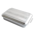 thumbnail image 1 of Bandeja para hornear Nordic Ware de 9 x 13 pulgadas con tapa metálica tipo prisma, 1 of 7