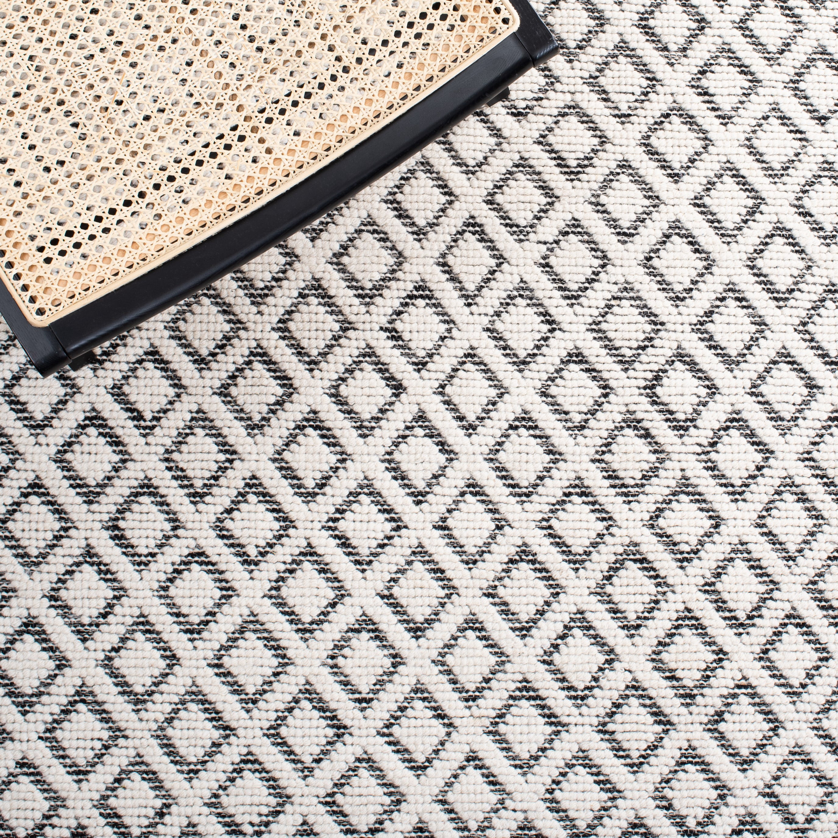 SAFAVIEH Vermont Catrine Geometric Wool Runner Rug, Ivory/Black, 2'3" x 6'