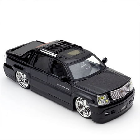 Dub City 1:18 Scale Diecast Replica of the Cadillac Escalade EXT