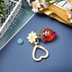 thumbnail image 4 of Raindrops Charm Llavero Fresa Con Anillo Y Margarita Para Accesorios Y Regalos, 4 of 8