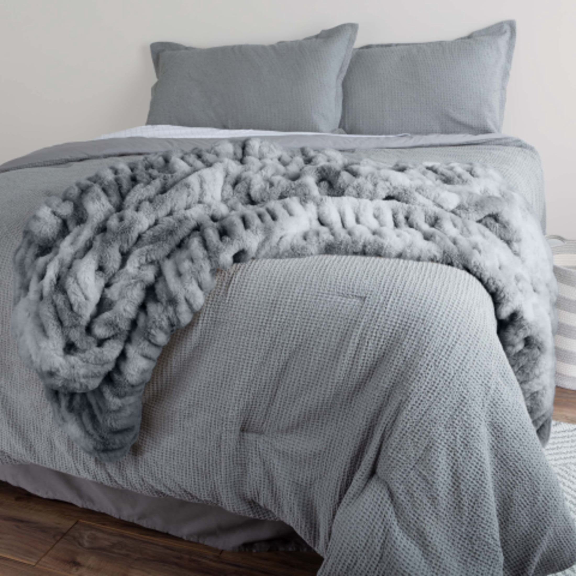 Lavish Home 60x80-Inch Ruched Faux Fur Blanket for Sofas and Beds (Silver)
