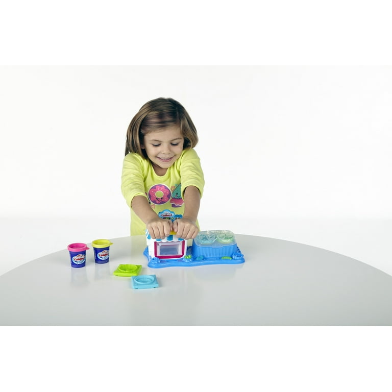 Play-Doh Sweet Shoppe Double Desserts Food Set with Cans of Play
