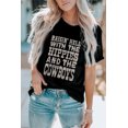 thumbnail image 4 of ABPHQTO Camiseta negra con estampado de hippies y vaqueros para mujer, 4 of 5