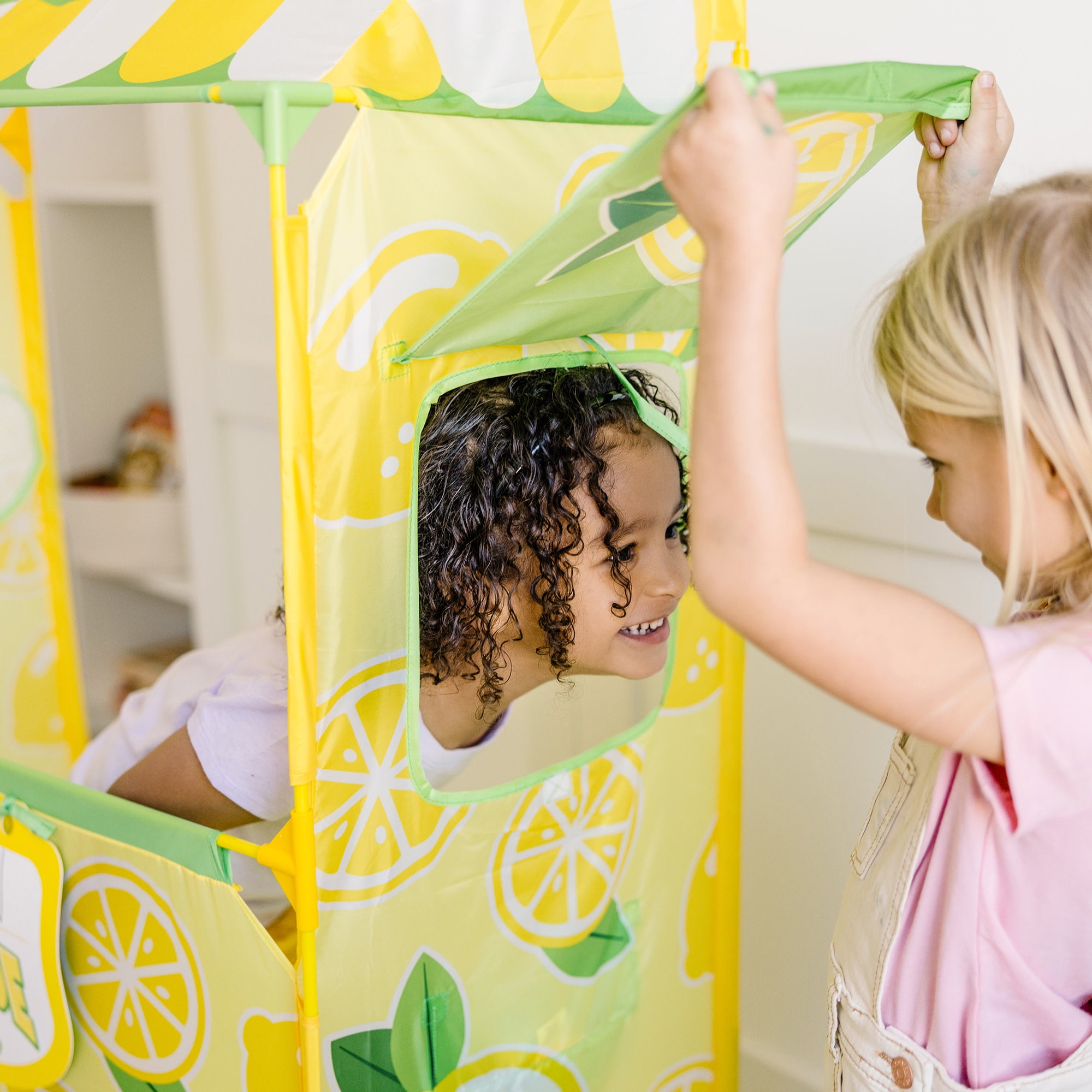 Melissa & Doug Lemonade Stand Play Tent With Beanbag Game, Easy to Assemble, for Toddlers, Preschoolers 3+