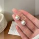 thumbnail image 1 of Pendientes de flores de perlas francesas con diseño de nicho bajo la luna, bonitos pendientes retro con aguja plateada para mujer, construcción duradera, 1 of 5