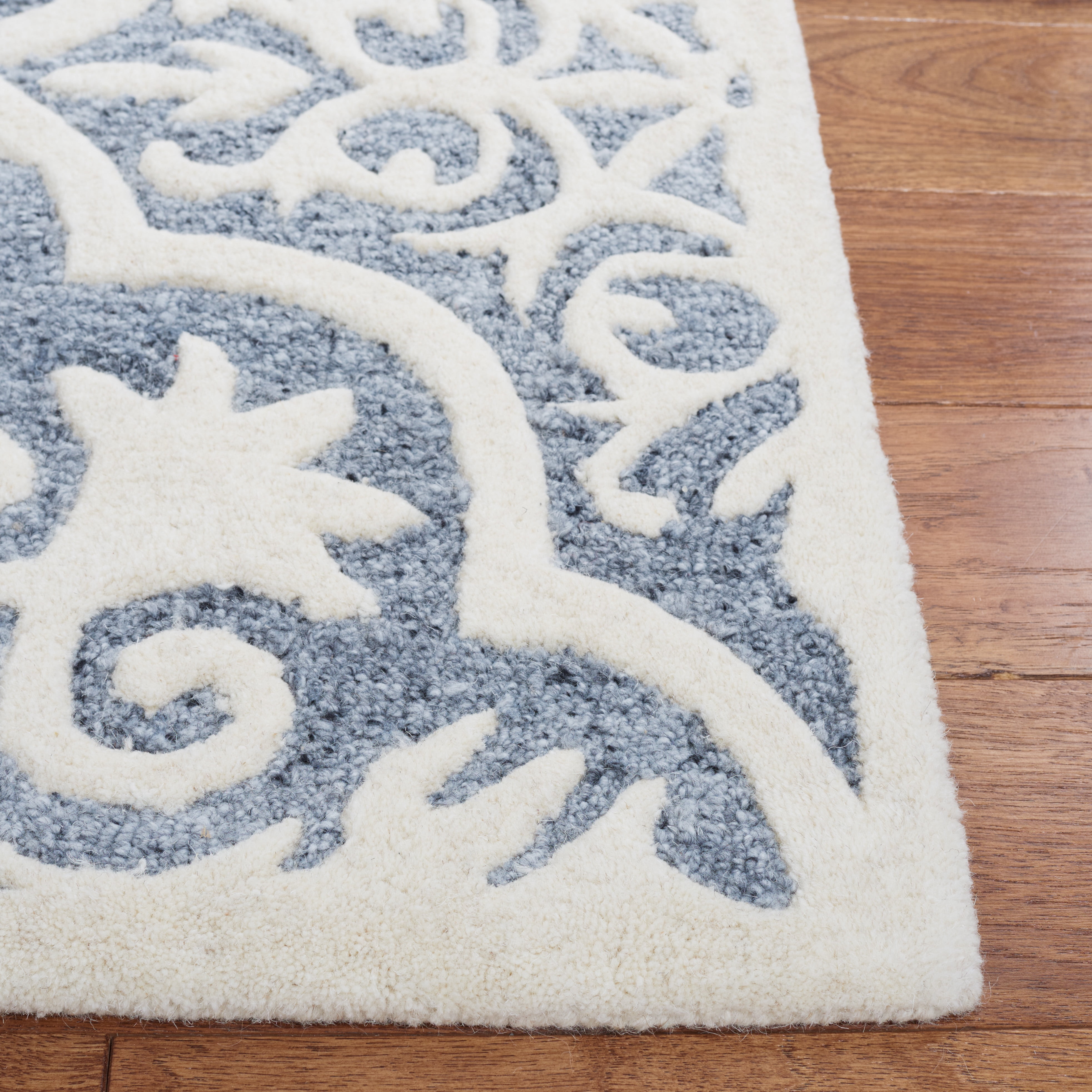 SAFAVIEH Metro Phipp Medallion Runner Rug, Light Blue/Ivory, 2'3" x 9'
