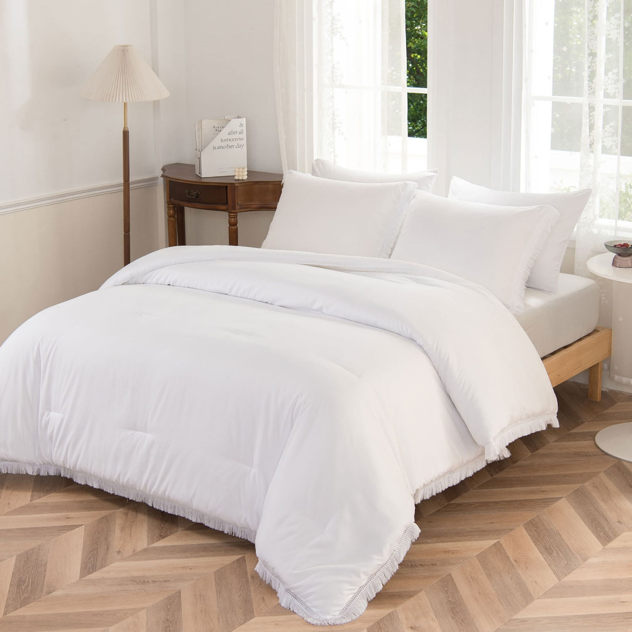 LEAFAX White Comforter Set Queen Boho Bedding Set Exquisite Tassel Pattern Microfiber Filling, Cozy Lightweight All Season, 5-Piece