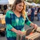 thumbnail image 3 of Tops de mujer plus size Agnes Orinda con rayas de teñido anudado, cuello en V, mangas 3/4, blusas casuales 4X teñido anudado verde, 3 of 8