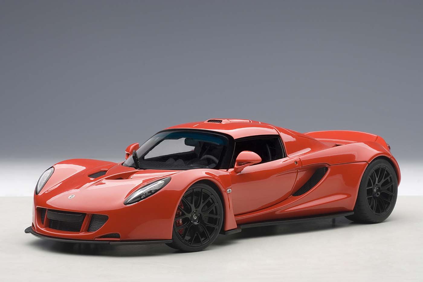 Autoart AA75403 1 to 18 Scale Hennessey Venom GT Red Diecast Model