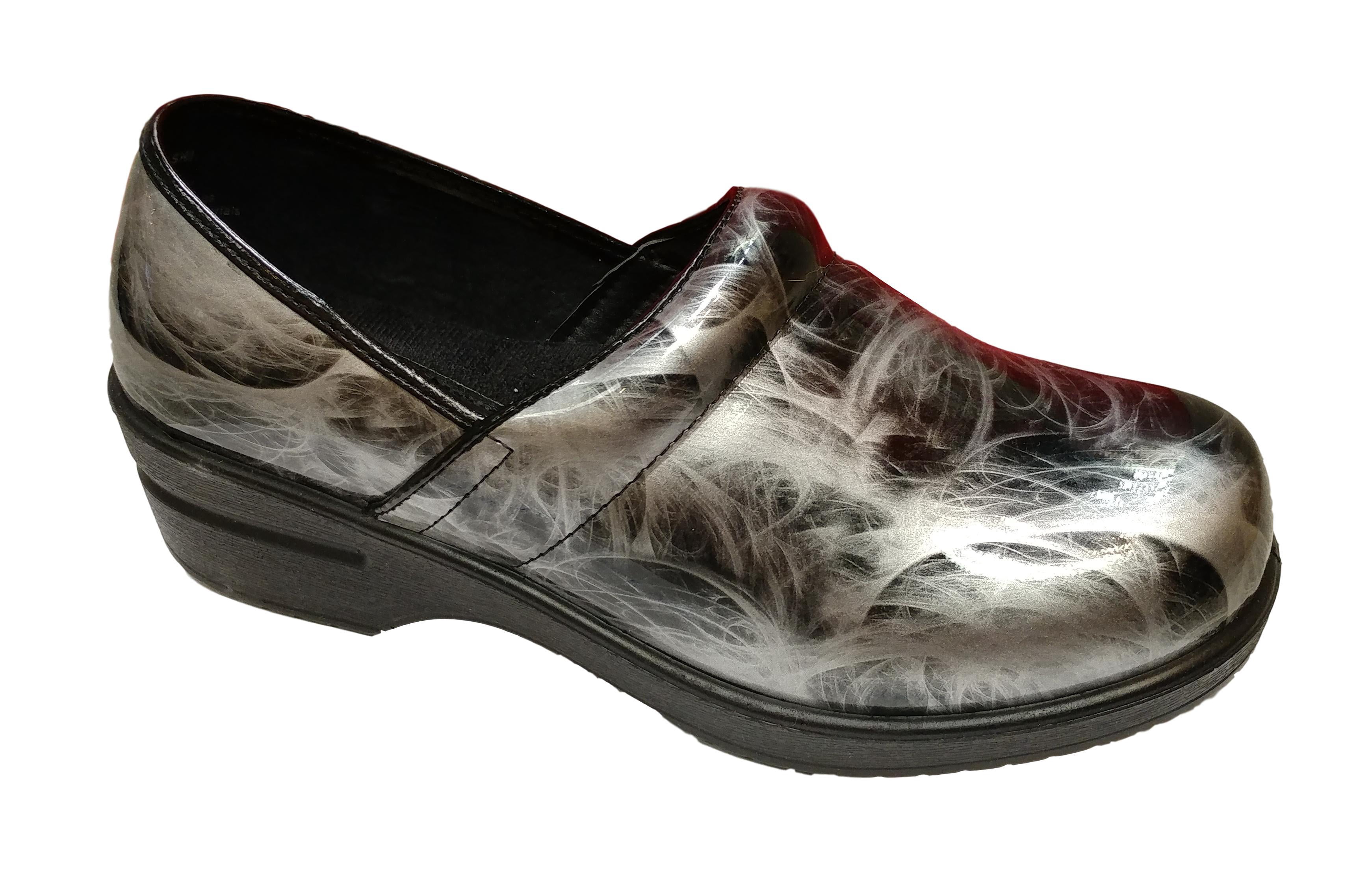 savvy slip resistant shoes